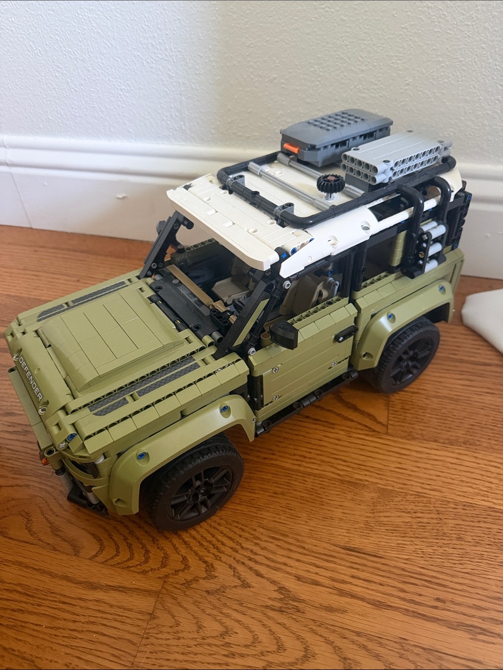 LEGO-Technic Defender SUV Building Set - Picture 4 of 5
